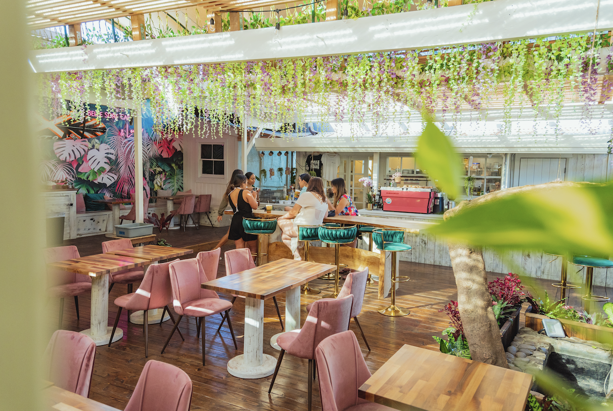 Belle Surf Cafe daytime atmosphere
